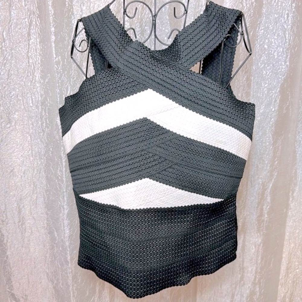 NY&Co 7th AVENUE textured rubber blend top